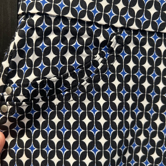 31. Patterned Cropped Pants - Picture 4 of 5